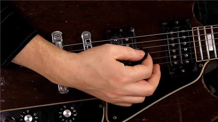 Как играть медиатором на гитаре - техника игры на гитаре